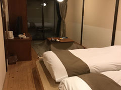 �܂��΂���̐�Ό��i�̖؈�̓��ւ̓��e�ʐ^1