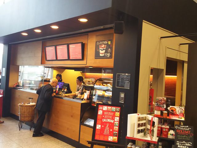 �^�P�`��������̃X�^�[�o�b�N�X�E�R�[�q�[ JR�����w���{�����X�̓��e�ʐ^3