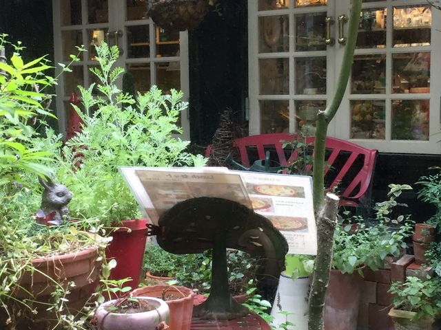 ��܂�����̃I�[���h�E���[�Y�E�K�[�f���̓��e�ʐ^1