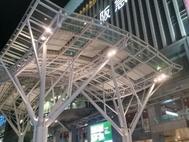夜の駅前_博多駅