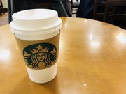 pJ̃X^[obNX R[q[ ~lrܓXiStarbucks Coffeej̓eʐ^1