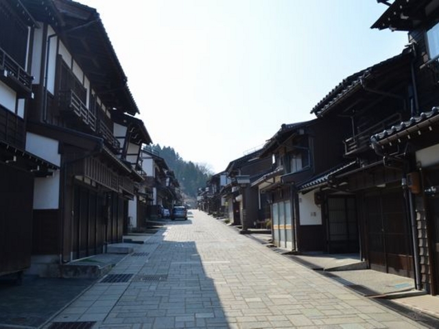 �ƕ��݂ƐΏ�B_�z�K���{�ʂ�