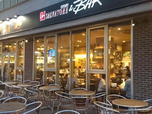 Bl̃T@g[ NI SALVATORE CUOMO &BAR wX̓eʐ^1