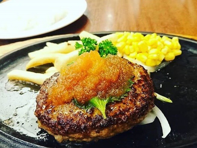 傱̃CzXg OcXiRoyal Hostj̓eʐ^1