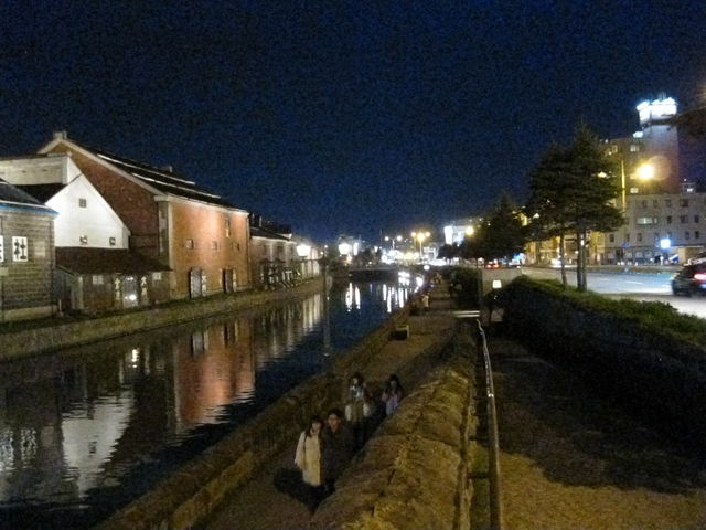 ��i_�^�͂ƐΑ��q�ɌQ