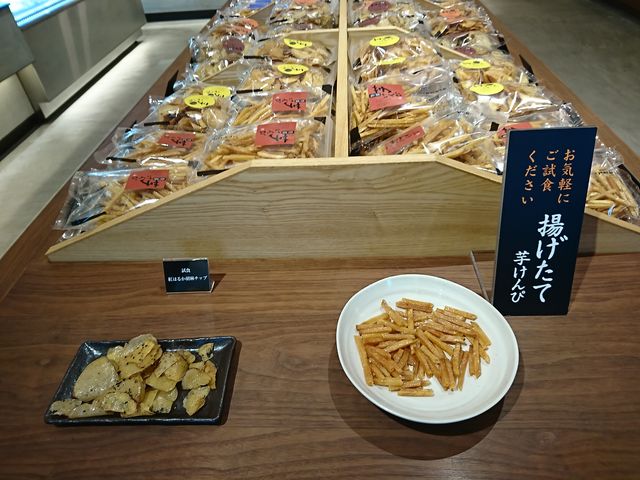 試食も用意されていますので、出来上がりの物をいただけます。_芋舗　芋屋金次郎 松山店