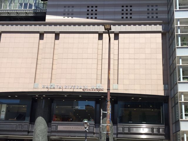 いろいろなお店が揃う_博多リバレイン