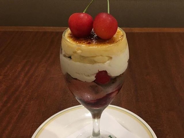 傱̃CzXg _c_ےXiRoyal Hostj̓eʐ^1