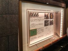 駅のホームに銀座線の歴史を示す説明などが展示されてました 東京メトロ銀座線上野駅の口コミ じゃらんnet