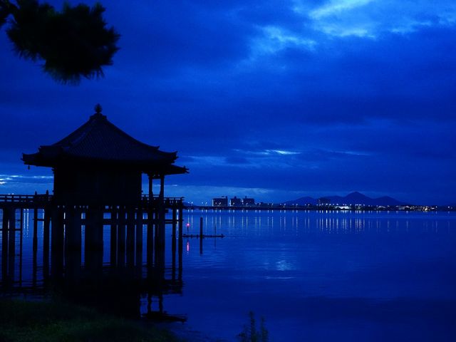 琵琶湖湖畔にたたずむ浮御堂です。
夜明けの景色は非常に美しかったです。_浮御堂（海門山満月寺）