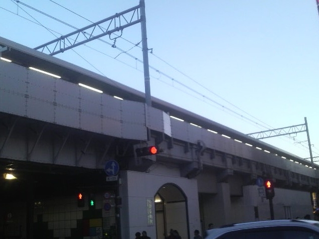 �w���̂͐��H�̍��ˉ��ɃX�b�|�������܂��Ă܂�_�i�q��k���w