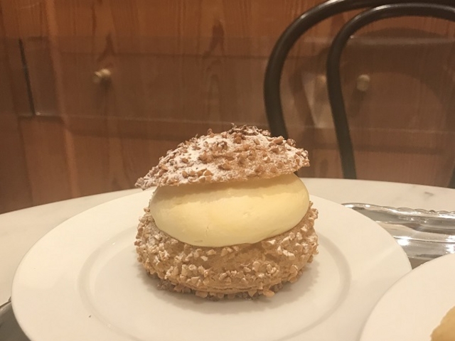 傫ȃV[N[_ANTICO CAFFE  ALAVIS