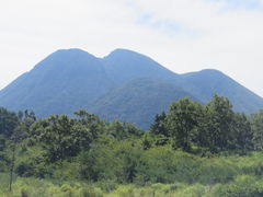 3つの峰が連なる山です - 三俣山のクチコミ - じゃらんnet