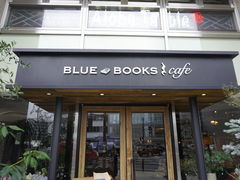 ̃u[ubNXJtF BLUE BOOKS Cafe ÉXւ̓eʐ^1