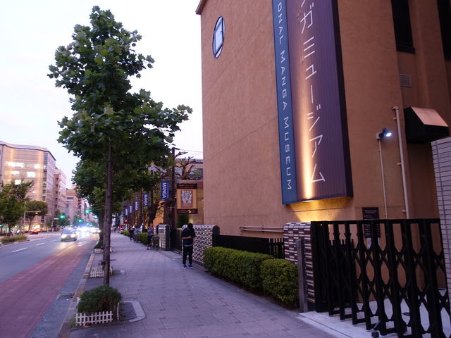 �J�t�F��~���[�W�A���V���b�v������_���s���ۃ}���K�~���[�W�A��