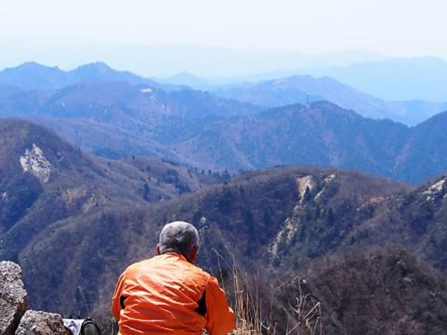 ������A�݁X�Ƒ����鎭�R���i����ʁj�𒭖]_���P�x