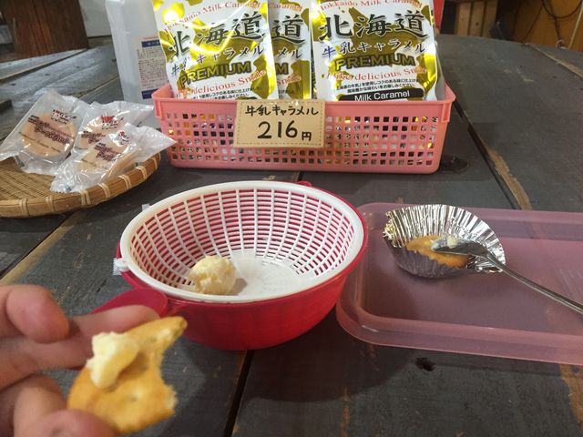 �o�^�[���̌��B������o�^�[�̓N���b�J�[�ɏ悹�ĐH�ׂ܂�_�n�ӑ̌��q��