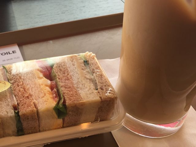 䂫Ȃ̃TGg[ VwX̓eʐ^1