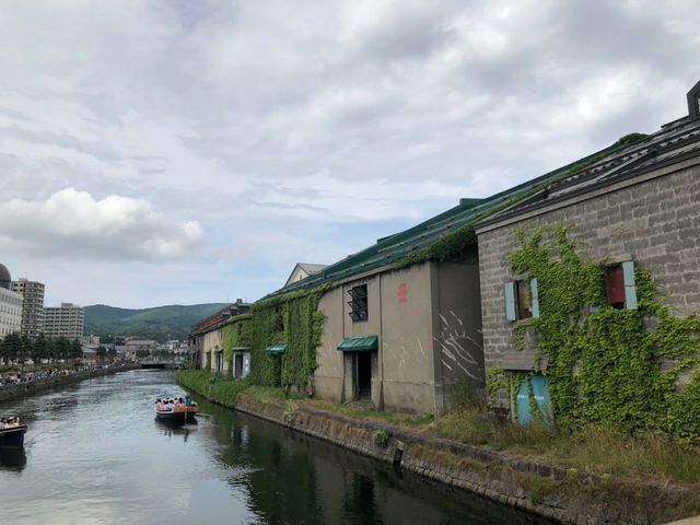 ����ӂ�镗�i�ł��B_�^�͂ƐΑ��q�ɌQ