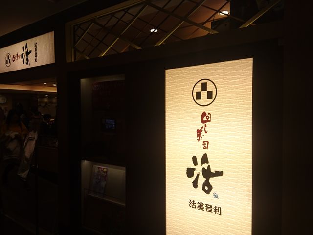 IM[̉񂵎iEaJX̓eʐ^1