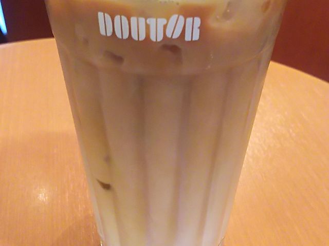 ܂[񂳂̃hg[R[q[Vbv 䓰ؓXiGOURMET COFFEE DOUTORj̓eʐ^1