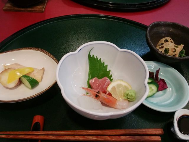 �[�H�̑O�؁B
�h�g�Ƃ��V���{������(��)_���u�}�b�N�X���]�[�g���| �{�l����