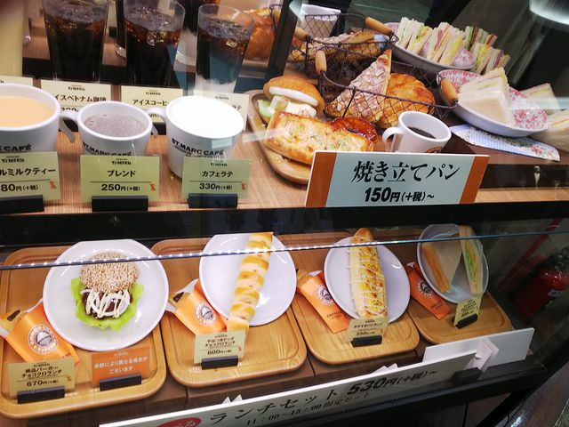 ւ̃T}NJtFCI[_˖kX̓eʐ^1