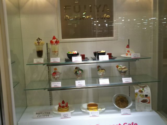 kellyFUJIYA@DESSERT@CAFd̓eʐ^1