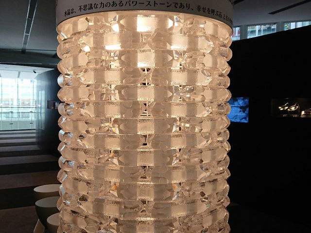 �R�K�ɂ��鐅���̒��ł��B
�p���[�X�g�[���ł����c_���˃|�[�^���~���[�W�A�� �͂���