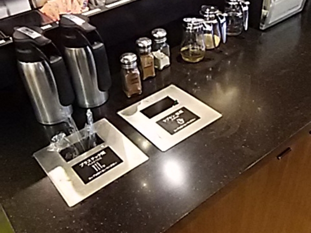 anbl̃X^[obNX R[q[ ȑwa@XiStarbucks Coffeej̓eʐ^1