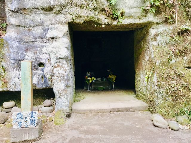 【源実朝のお墓(寿福寺)】_源実朝・北条政子墓(寿福寺)