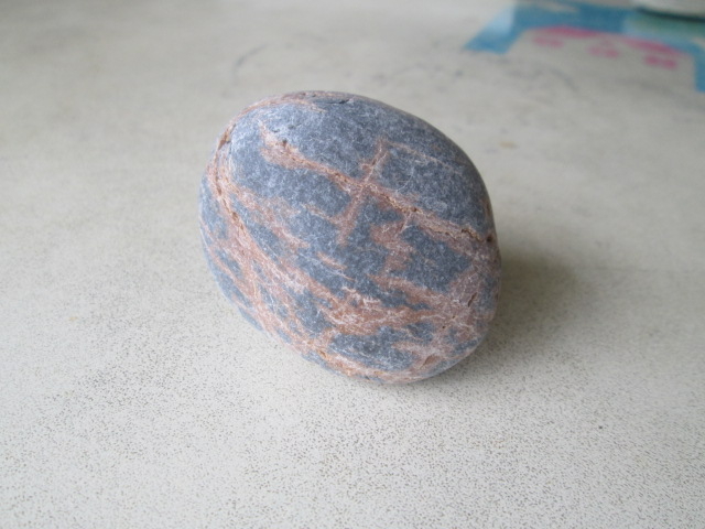 �n�ɃI�����W�F�͗l�ŏc���ɖ͗l�������Ă���̂����j�[�N_����l