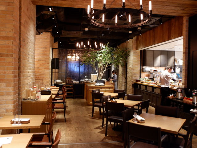 g\̃Z_[ U `bvnEXAho[ CEDAR THE CHOP HOUSE&BAR̓eʐ^1