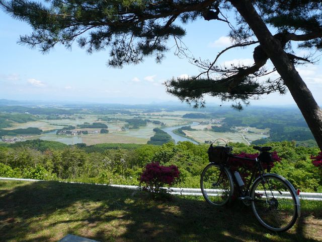 �e�b�y���̍����R���̑O����̒��]�A�ቺ�𗬂��Y����B_�����R