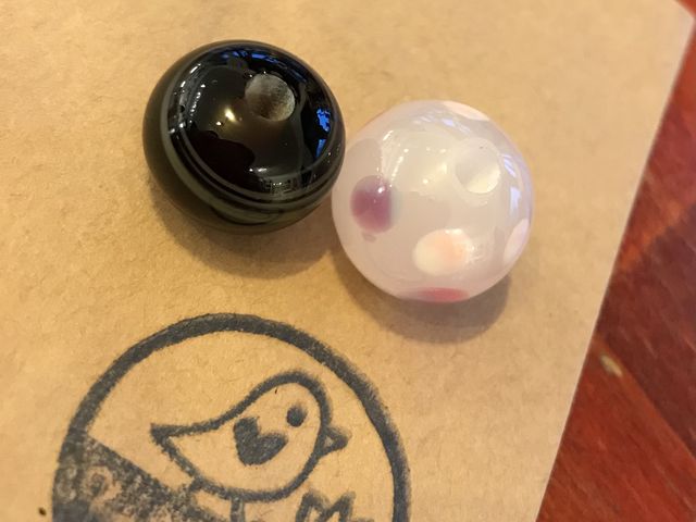 �I�ׂ�K���X�̐F�͖����قǑ�R����܂��B_��z�̌��H�[�u�����v