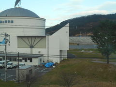 �g�V���[����̌~�ƊC�̉Ȋw�قւ̓��e�ʐ^1