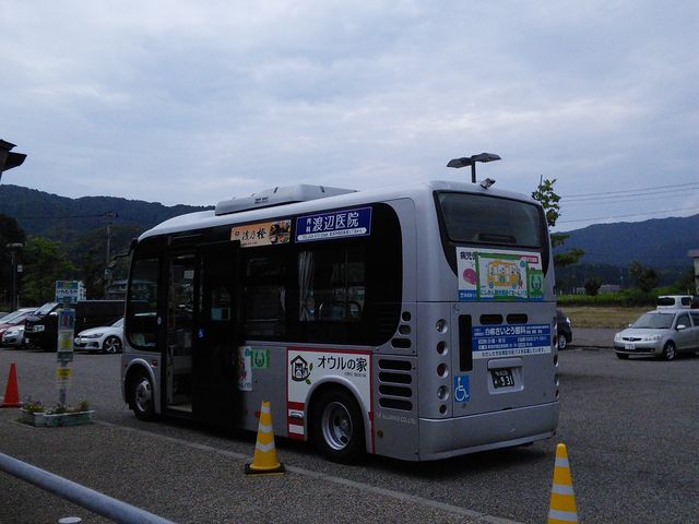 土・休日は弥彦駅やカーブドッチワイナリーも回る循環バスがあります。_新潟市岩室観光施設 いわむろや