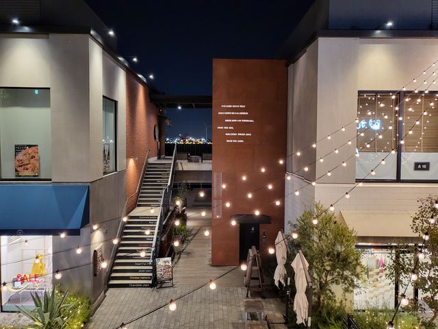 �Z�b�g�̂悤�ɑf�G_MARINE & WALK YOKOHAMA�i�}���� �A���h �E�H�[�N ���R�n�}�j