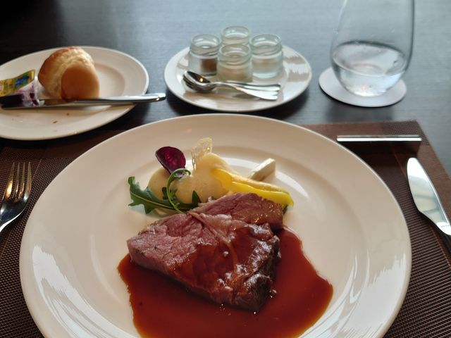 �I�X�X����i���[�X�g�r�[�t�̃��C���f�B�b�V���B_���[�K���C�����O�������� �@Dining 19�i�i�C���e�B�[���j