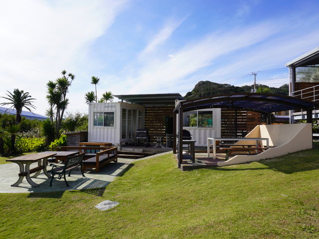 �R���e�i�̊O�ɂ��e�[�u��������܂����B_�p�[�����B���b�W