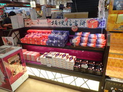 }Cann̉T[rXGAijւ̓eʐ^4