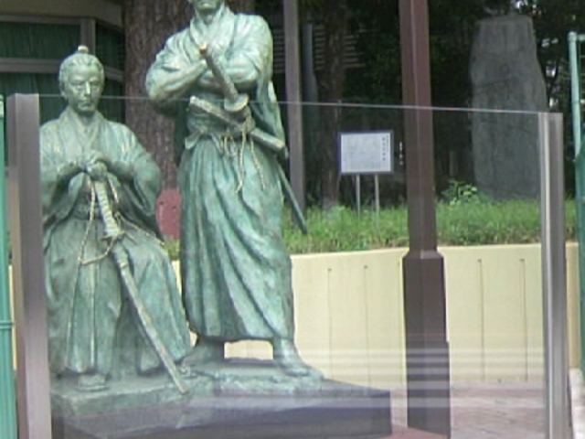 ���w�Z�Ւn�ɐ��N�O�ݒu���ꂽ���C�M��{���n��_���C�M�@��