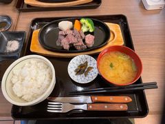 �{�X����̃X�e�[�L�n�E�X���y �{�X�ւ̓��e�ʐ^1