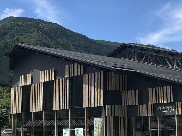 �O�ς��f�G�ł��B_�_�̏�̐}���فi���������}���فj