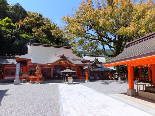 �q�a�̉E�Ɍ����鉮���́A�ݓn���{���ł��B_�F��ߒq���