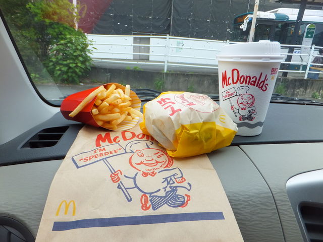 C[gCp͂߂āAԏŐHׂ܂B_}NhihCIɐXiMcDonaldfsj