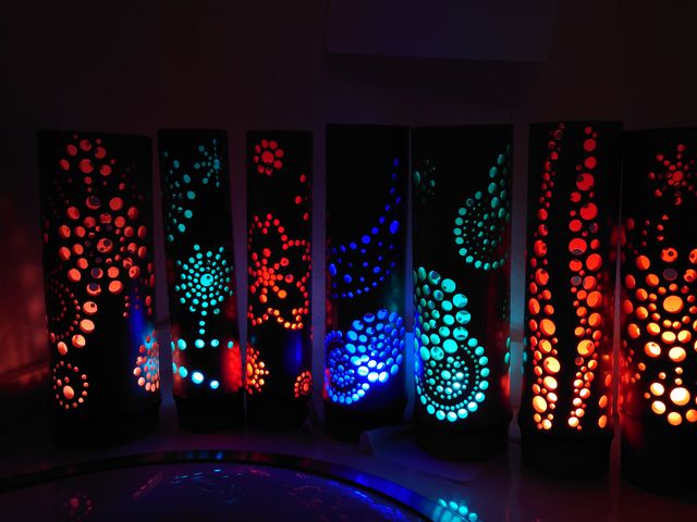 ���b���ƂɐF���ς���Ă����k�d�c���C�g�����������܂����B_�ӂ��̂��ɒ|������Ƒg��