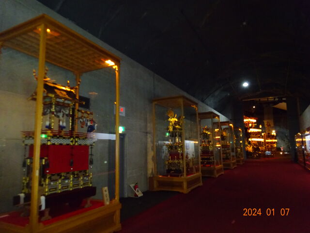 �G���g�����X�̓~�j�`���A������ł��܂��B_��ˍ��R�E�܂�̐X