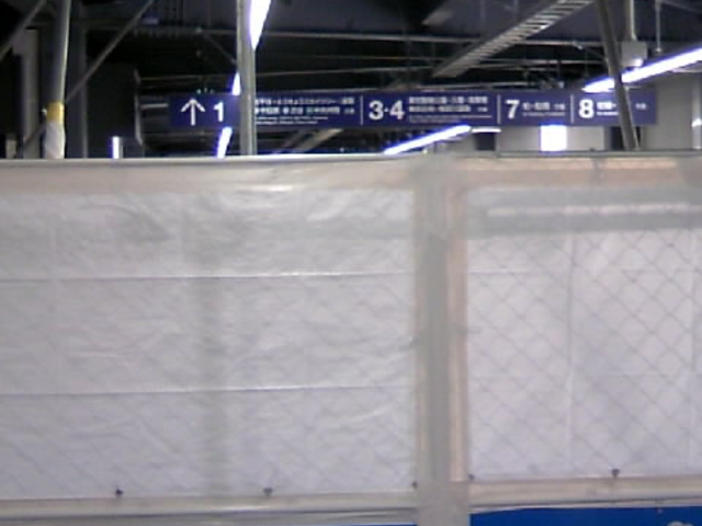 �Q�O�Q�S�N�Q���P�����݂ł��H�����̉w�ɍ\��_�����S���t�����w