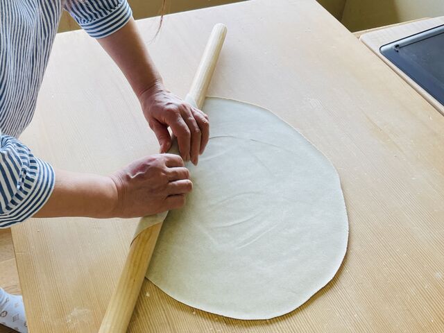 �j���Ȃ��悤�ɐL�΂��H�����y������_�ˉB���Δ����قƂ񂭂���